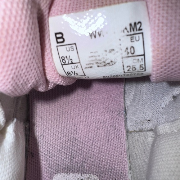 NEW BALANCE GYM SHOES SIZE 8.5 SUSAN G. KOMEN FOR THE CURE SILVER AND PINK - Picture 8 of 10